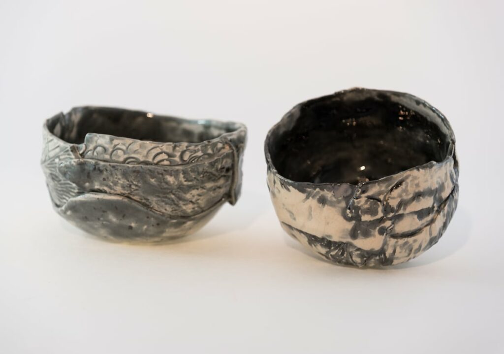 Due piccoli complementi d'arredo in ceramica in argento