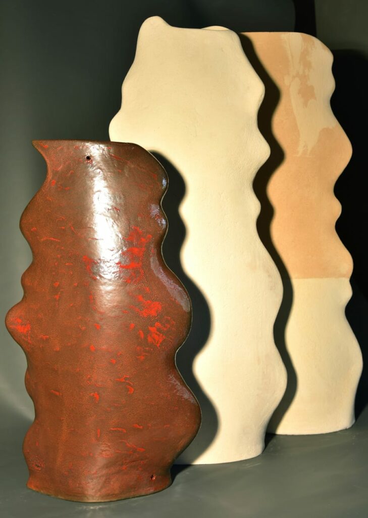 Esposizione di tre diverse basi in ceramica per lampade