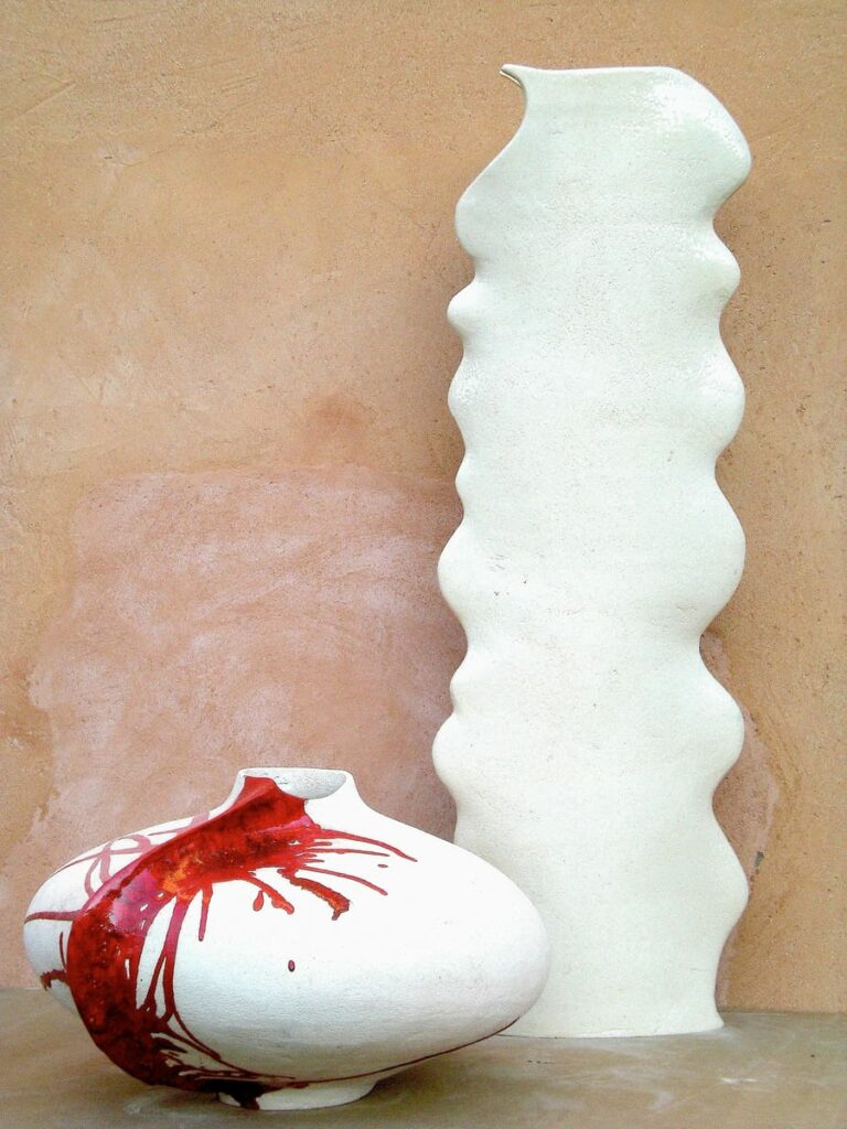 Complemento d'arredo e base lampada in ceramica bianca